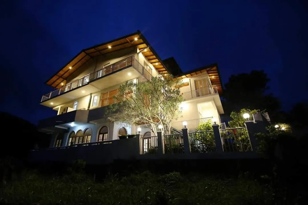 פראדניה Hillcrest Villa