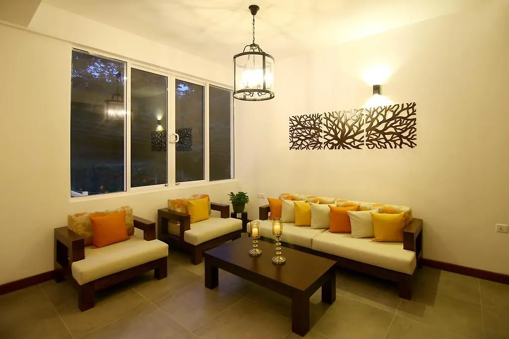 פראדניה Hillcrest Villa מלון