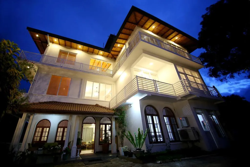פראדניה Hillcrest Villa מלון