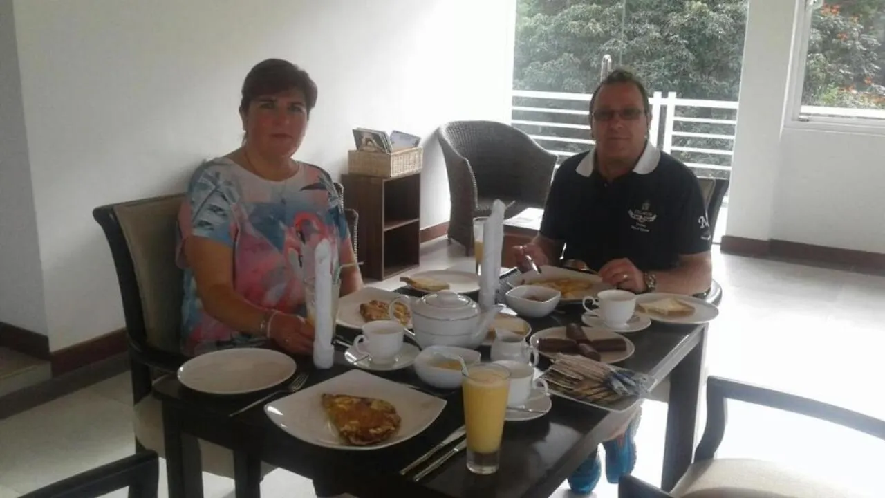 פראדניה Hillcrest Villa מלון